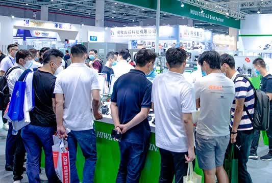 在選擇優(yōu)質風塔卷板機時，您需要了解以下幾點